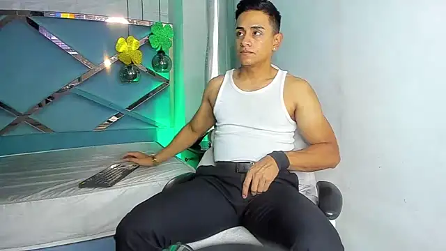 Snapshot of Lucii_fer_ chatting on 03.17.26 Lucii fer online show from 03.17.26