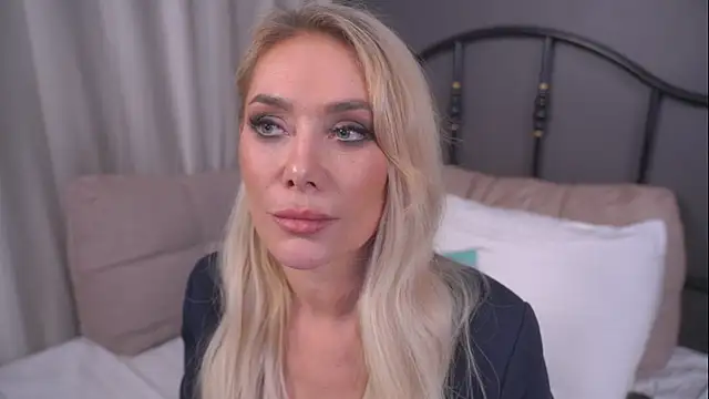 Snapshot of IsadoraDunkan chatting on 03.15.25 IsadoraDunkan online show from 03.15.25