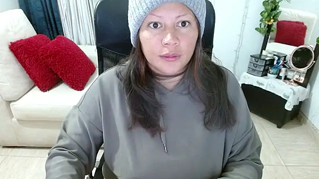 Snapshot of miss_evoleth2 chatting on 05.13.26 miss evoleth2 online show from 05.13.26
