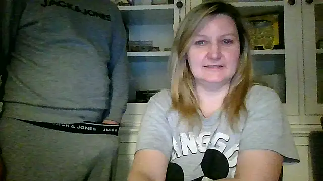 Snapshot of CoupleKitty chatting on 03.18.25 CoupleKitty online show from 03.18.25