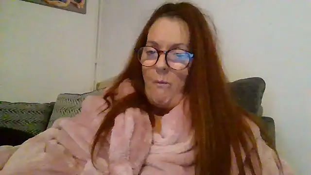 Snapshot of Tillieuk chatting on 03.08.26 Tillieuk online show from 03.08.26