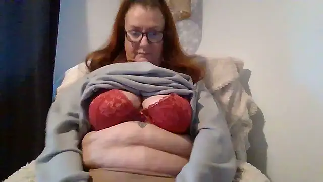 Snapshot of Tillieuk chatting on 03.09.26 Tillieuk online show from 03.09.26