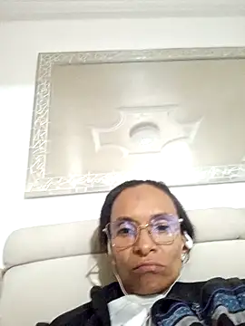 Snapshot of Brianrosex chatting on 10.22.25 Brianrosex online show from 10.22.25