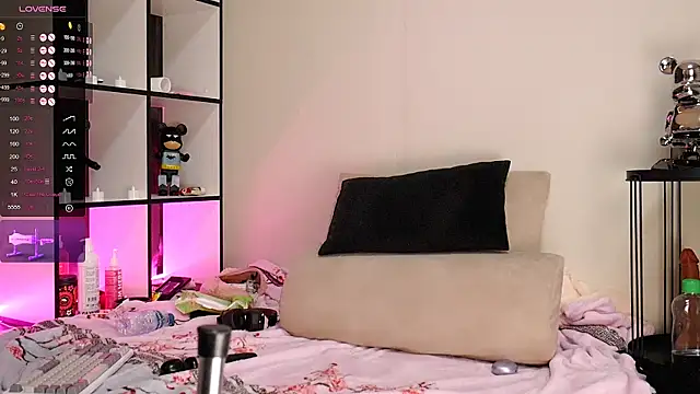 Snapshot of viamoon chatting on 01.18.26 viamoon online show from 01.18.26