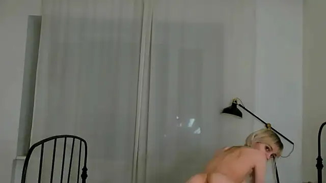 Snapshot of andrea_x_ chatting on 01.12.25 andrea x online show from 01.12.25