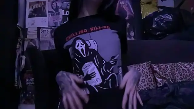 MissMidnightUK online show from 10.30.25