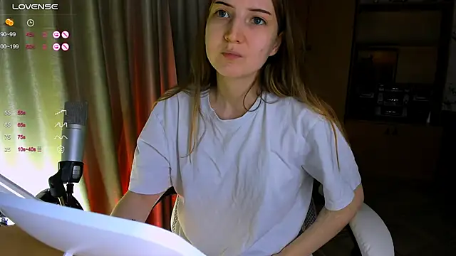 Snapshot of princessaalicc chatting on 12.17.25 princessaalicc online show from 12.17.25