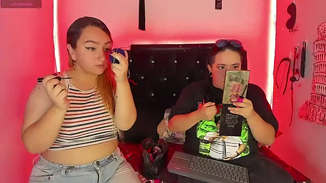 Snapshot of katieeandsharonn chatting on 03.02.26 katieeandsharonn online show from 03.02.26