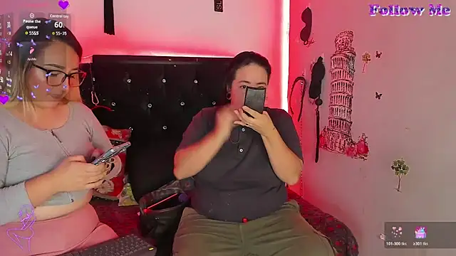 Snapshot of katieeandsharonn chatting on 03.06.26 katieeandsharonn online show from 03.06.26