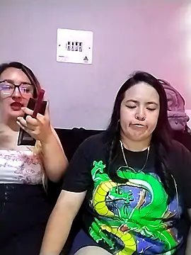 Snapshot of katieeandsharonn chatting on 03.24.26 katieeandsharonn online show from 03.24.26