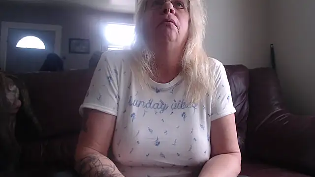 canadiancougar1965 online show from 02.28.25