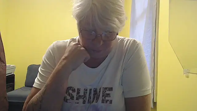 Snapshot of canadiancougar1965 chatting on 11.20.25 canadiancougar1965 online show from 11.20.25