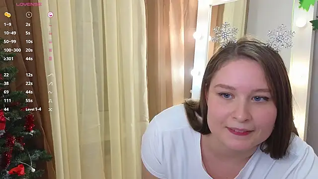 Snapshot of sophie__lee chatting on 12.20.24 sophie  lee online show from 12.20.24