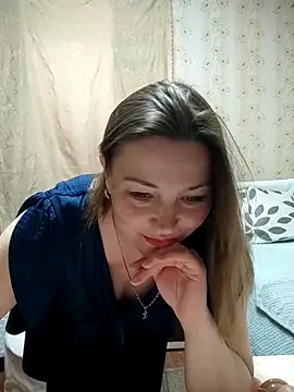 Snapshot of VselenaSun402 chatting on 04.14.26 VselenaSun402 online show from 04.14.26