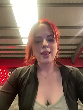 Snapshot of livelovelanaUk chatting on 01.09.25 livelovelanaUk online show from 01.09.25