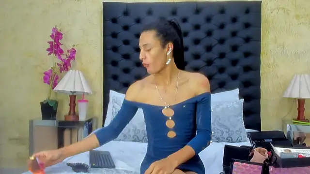 NahomiWhitel online show from 03.17.26