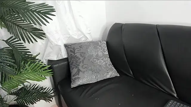 Snapshot of Fernanda_brown18 chatting on 01.20.25 Fernanda brown18 online show from 01.20.25