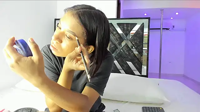 Snapshot of Fernanda_brown18 chatting on 02.13.25 Fernanda brown18 online show from 02.13.25