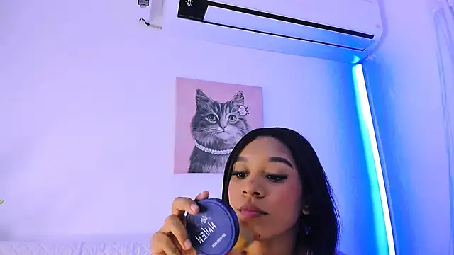 Snapshot of Fernanda_brown18 chatting on 09.13.25 Fernanda brown18 online show from 09.13.25
