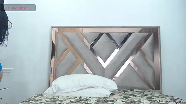 CorinaSmith28 online show from 05.02.26