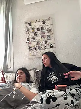 daniniescobarr online show from 03.22.26