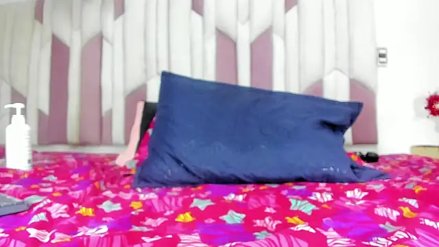 mia stanfort online show from 03.12.25