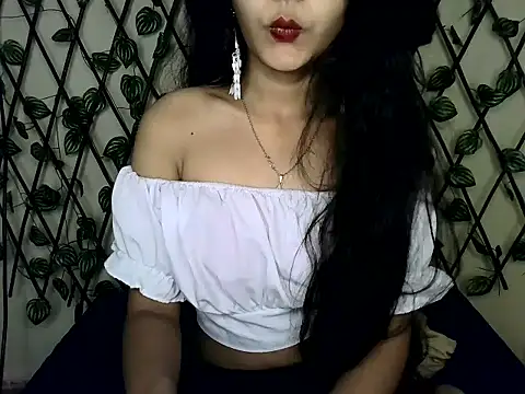 Snapshot of SUZY_FROMUS chatting on 03.19.25 SUZY FROMUS online show from 03.19.25