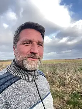 Snapshot of Haariglang chatting on 12.20.24 Haariglang online show from 12.20.24