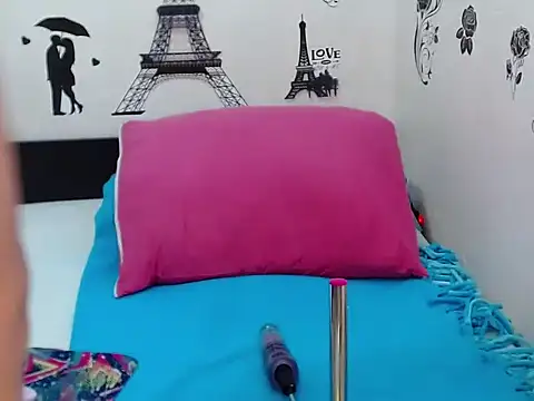 Snapshot of Lunaxx21 chatting on 12.05.25 Lunaxx21 online show from 12.05.25