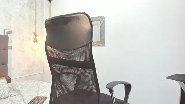 maddy cooper  online show from 12.04.24