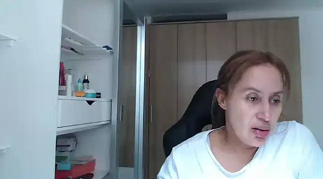 RoxanaLove9 online show from 01.10.25