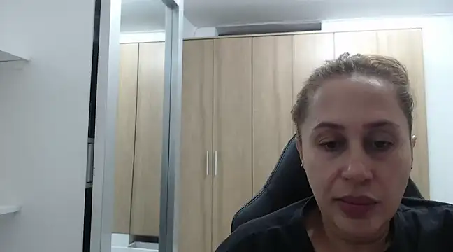 RoxanaLove9 online show from 01.13.25