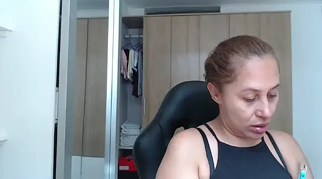 RoxanaLove9 online show from 01.21.25