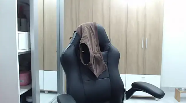 RoxanaLove9 online show from 02.05.25