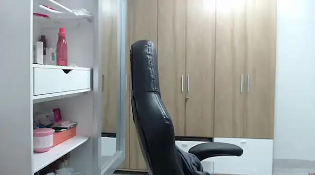 RoxanaLove9 online show from 02.10.25