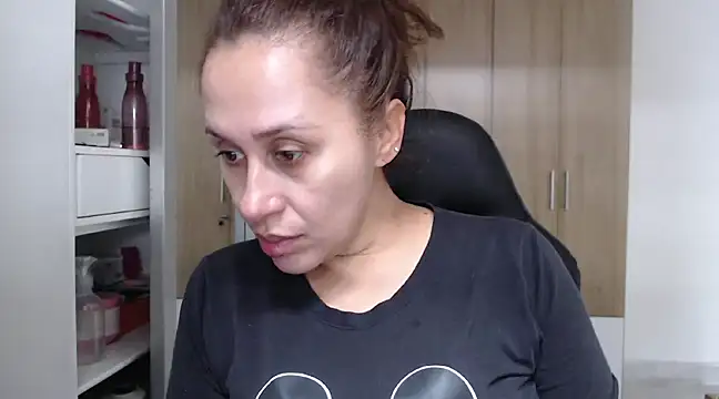 RoxanaLove9 online show from 02.11.25