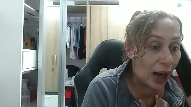 RoxanaLove9 online show from 03.08.25