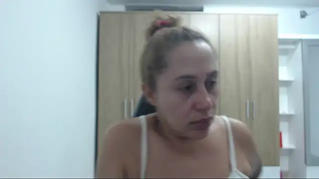 RoxanaLove9 online show from 09.15.25