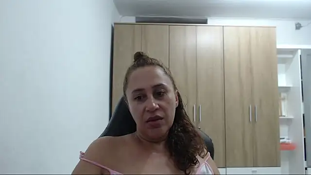 RoxanaLove9 online show from 04.28.26