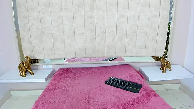 Snapshot of Annie9_ chatting on 02.20.25 Annie9 online show from 02.20.25