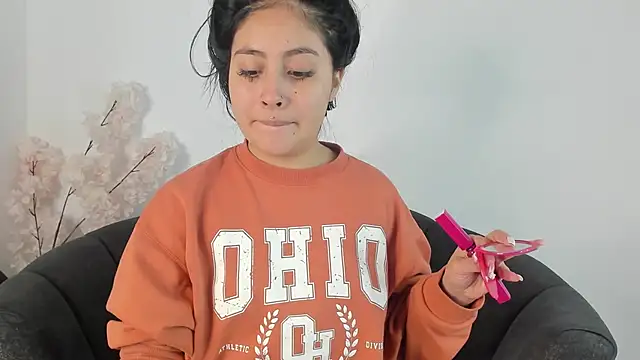 Snapshot of Annie9_ chatting on 03.20.25 Annie9 online show from 03.20.25