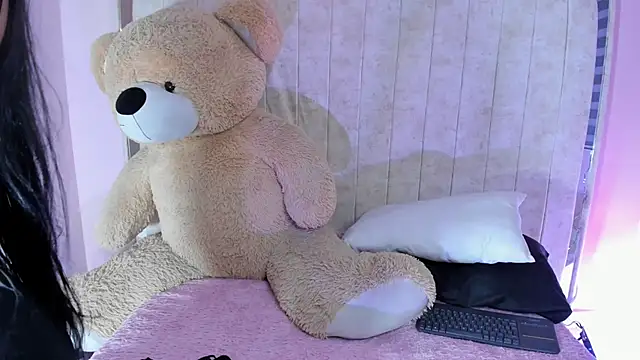 Snapshot of Annie9_ chatting on 09.20.25 Annie9 online show from 09.20.25