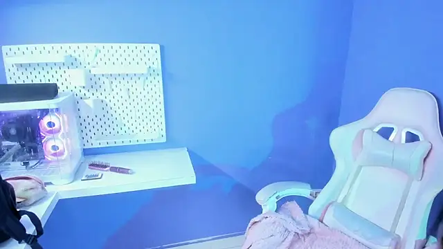 Snapshot of Annie9_ chatting on 10.02.25 Annie9 online show from 10.02.25