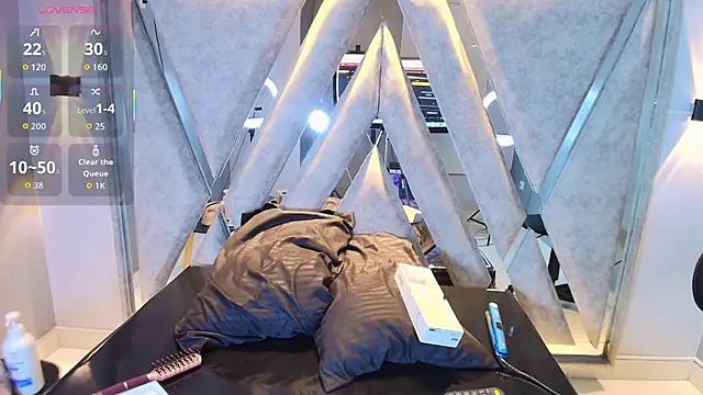 Snapshot of Annie9_ chatting on 10.09.25 Annie9 online show from 10.09.25