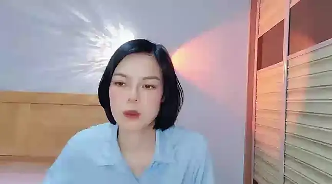 Snapshot of Linda-LL chatting on 01.04.25 Linda-LL online show from 01.04.25