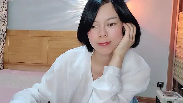 Snapshot of Linda-LL chatting on 01.07.25 Linda-LL online show from 01.07.25