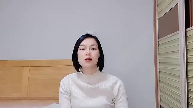 Snapshot of Linda-LL chatting on 01.10.25 Linda-LL online show from 01.10.25