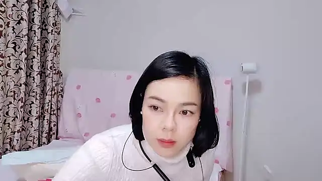 Snapshot of Linda-LL chatting on 03.06.25 Linda-LL online show from 03.06.25