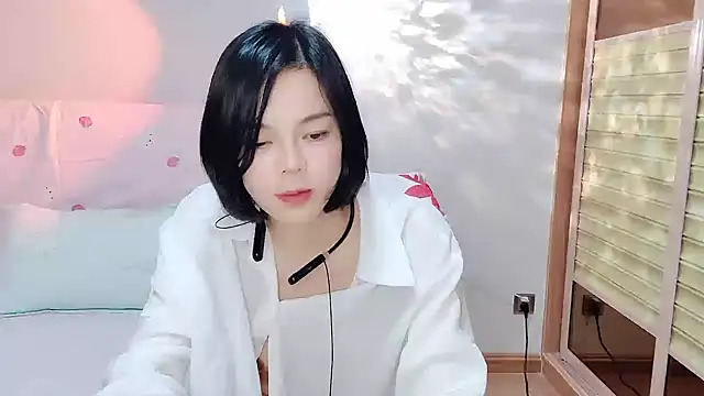 Snapshot of Linda-LL chatting on 03.17.25 Linda-LL online show from 03.17.25