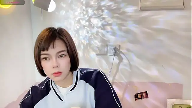 Snapshot of Linda-LL chatting on 10.24.25 Linda-LL online show from 10.24.25